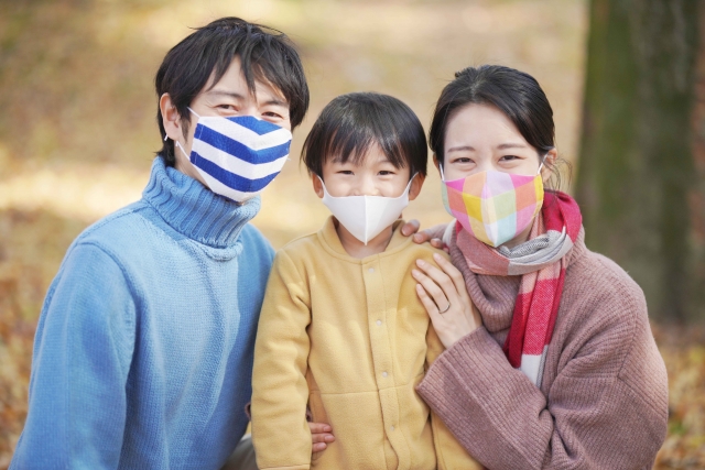 コロナ感染予防のため、家族でマスク