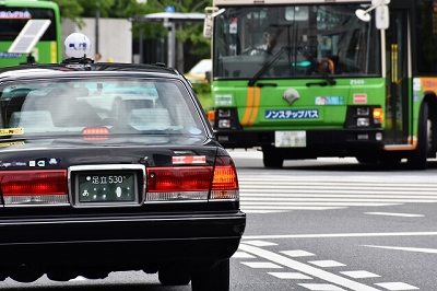 タクシーとバス