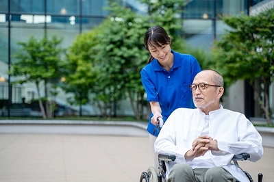 介護タクシーで起業